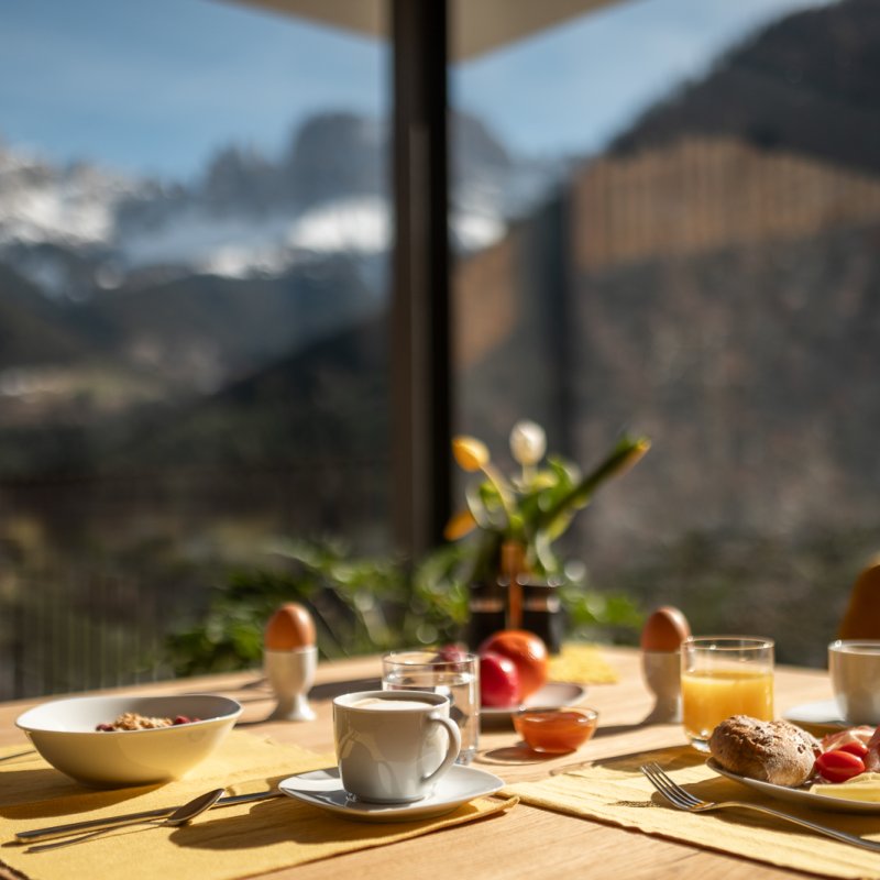 Der atemberaubende Rosengarten begrüßt Sie von der Ferne!